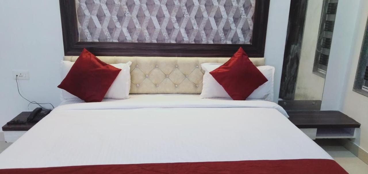 Hotel White House Πούνε Εξωτερικό φωτογραφία