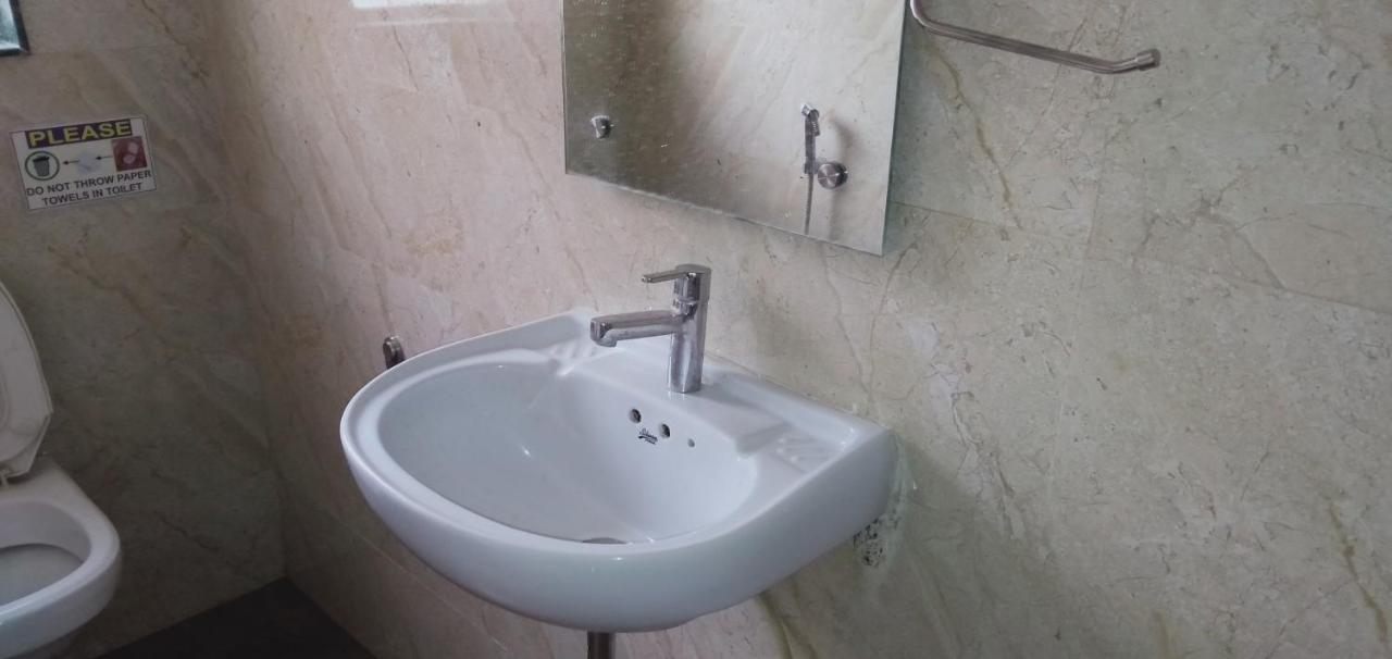 Hotel White House Πούνε Εξωτερικό φωτογραφία