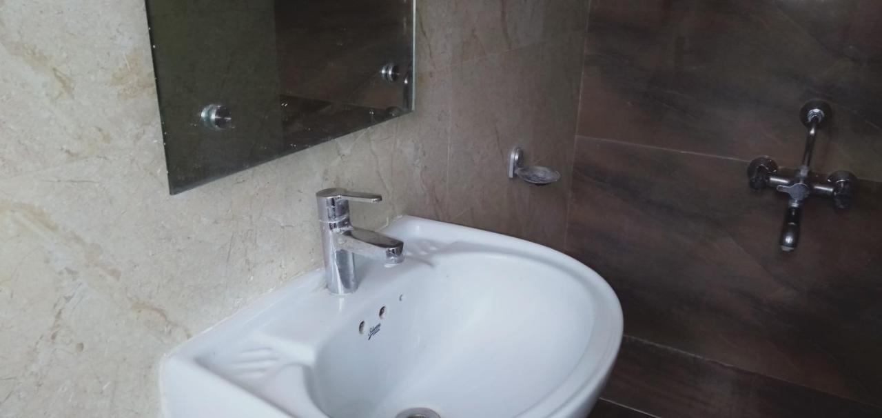 Hotel White House Πούνε Εξωτερικό φωτογραφία