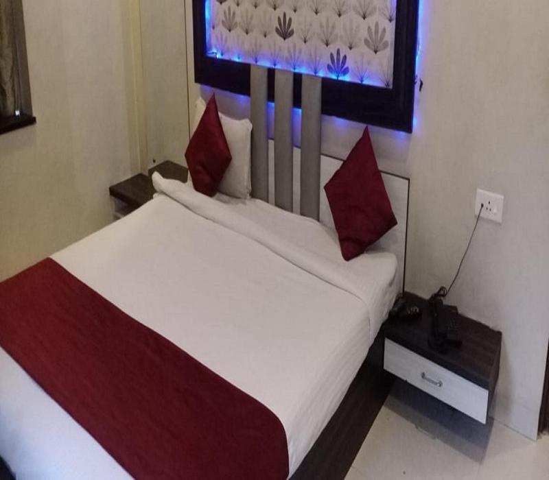 Hotel White House Πούνε Εξωτερικό φωτογραφία