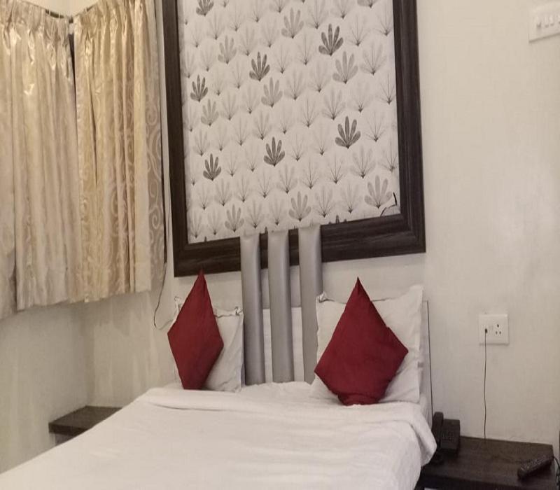 Hotel White House Πούνε Εξωτερικό φωτογραφία