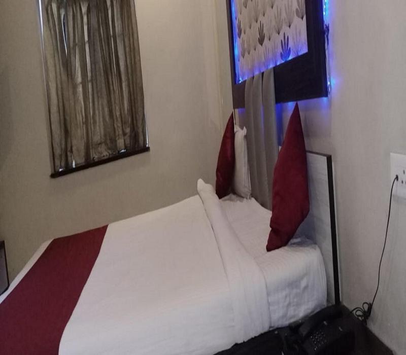 Hotel White House Πούνε Εξωτερικό φωτογραφία