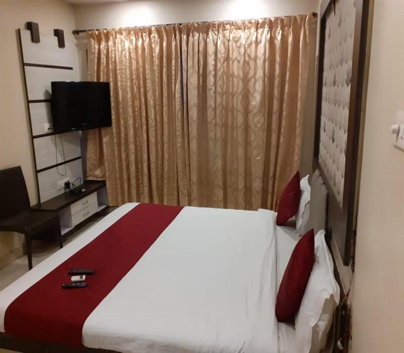 Hotel White House Πούνε Εξωτερικό φωτογραφία