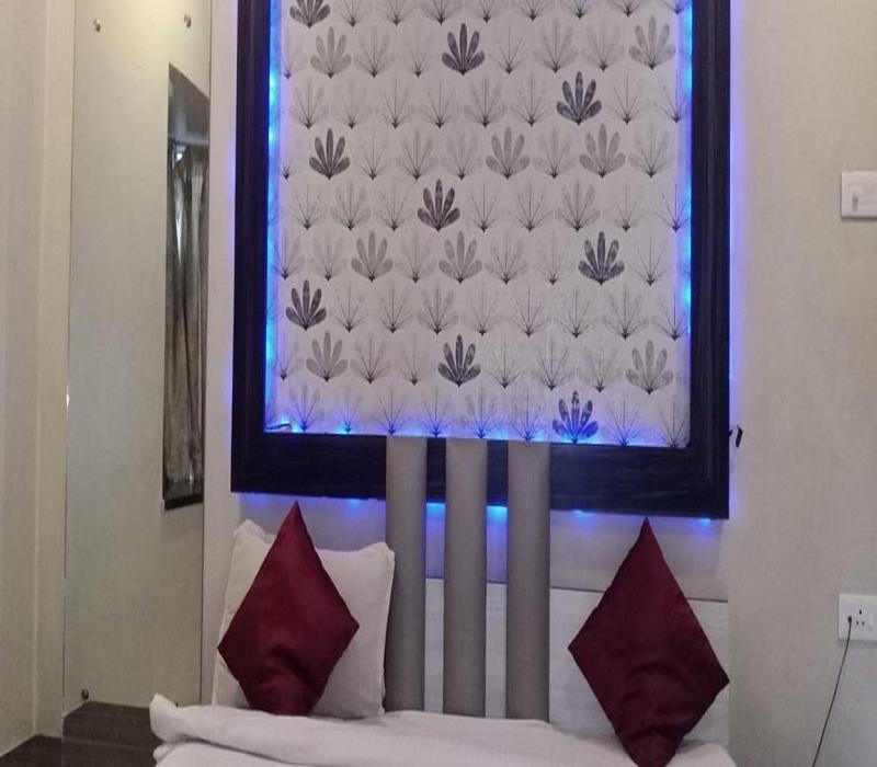Hotel White House Πούνε Εξωτερικό φωτογραφία